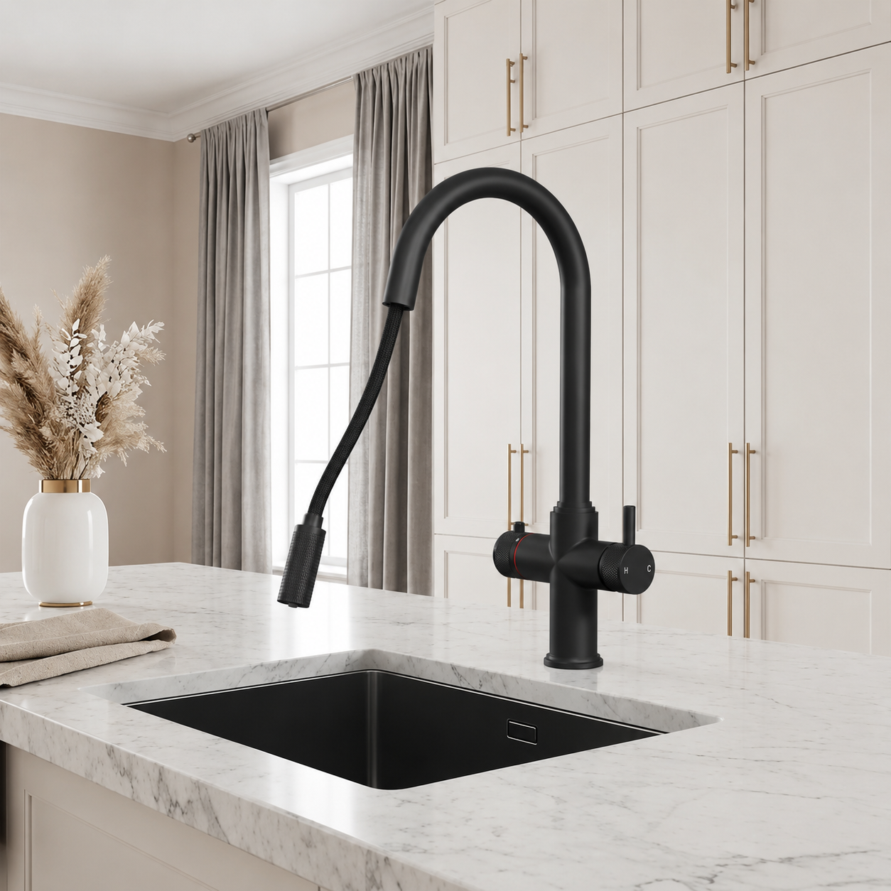 4-in-1 Kyros Pull Out - Matt Black