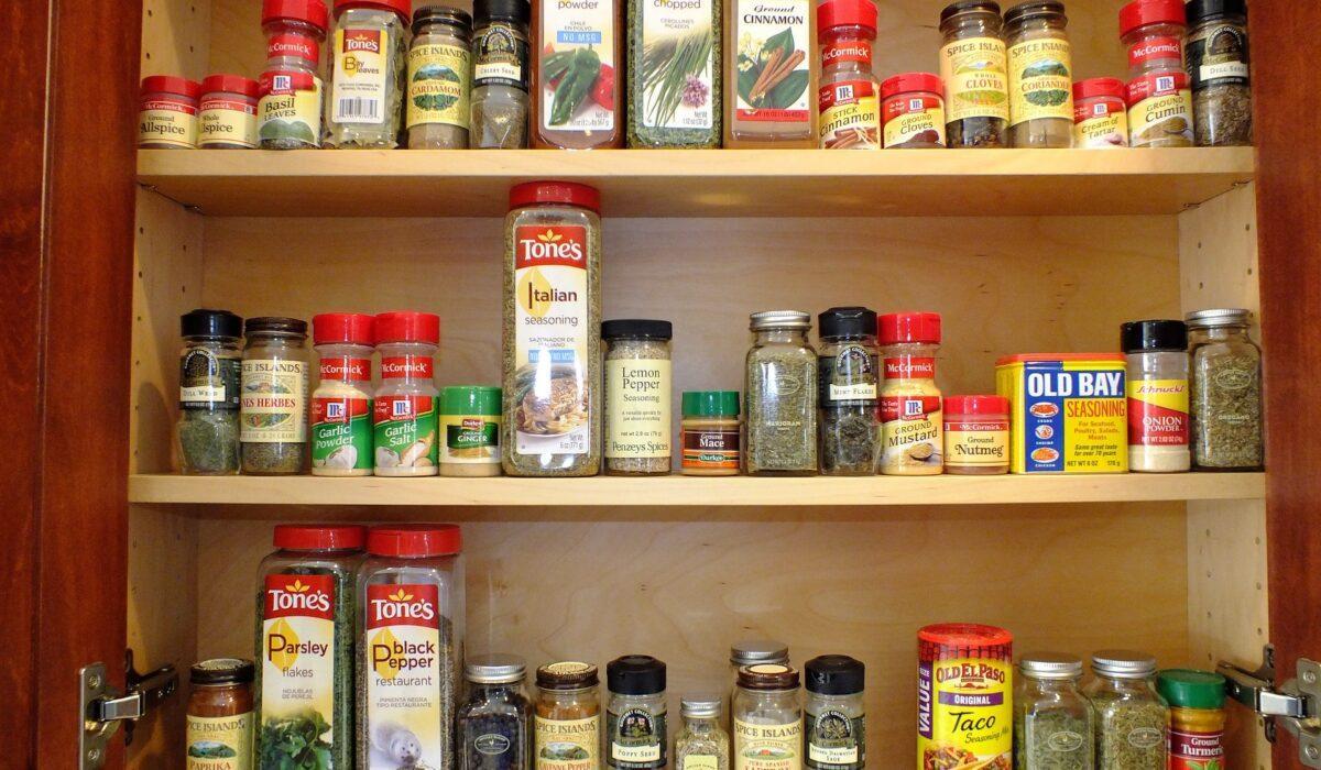 <strong>Organise Your Pantry in 10 Easy Steps</strong>